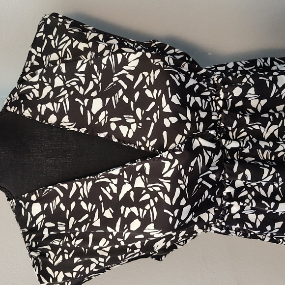 Motherhood Sleeveless top - Picture 2 of 4